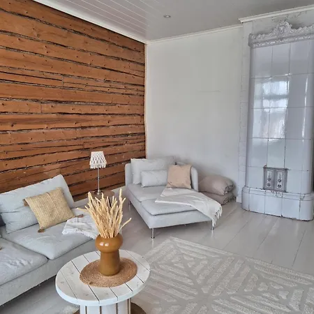 Huoneisto Idyllic Wooden House Two-room